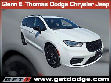 Used 2023 Chrysler Pacifica Limited