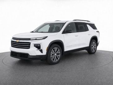 Used 2025 Chevrolet Traverse LT