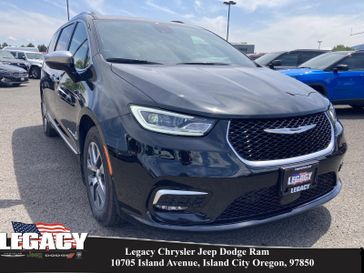 2023 Chrysler Pacifica Plug-in Hybrid Pinnacle in a Brilliant Black Crystal Pearl Coat exterior color and Caramel/Blackinterior. Legacy Chrysler Jeep Dodge RAM 541-663-4885 legacychryslerjeepdodgeram.com 