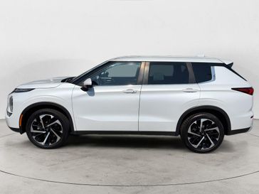 Used 2023 Mitsubishi Outlander SE