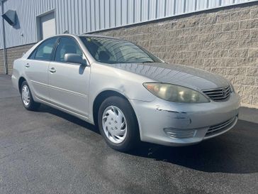 2005 Toyota Camry LE in a Lunar Mist Metallic exterior color and FB95interior. Wilmington Auto Center Chrysler Dodge Jeep Ram (937) 556-6430 wilmingtonautocentercdjr.com 