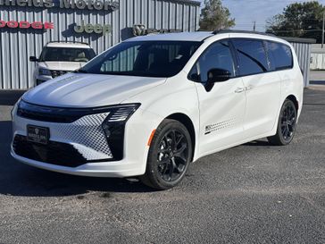 New 2027 Chrysler Pacifica Select