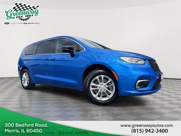 Used 2026 Chrysler Pacifica Select