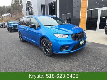 New 2026 Chrysler Pacifica Select