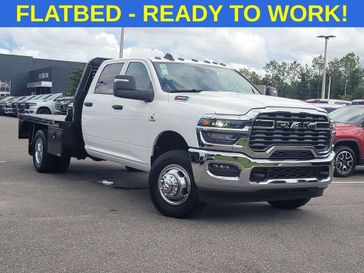 New 2026 RAM 3500 Tradesman Crew Cab Chassis 4x4 60' Ca