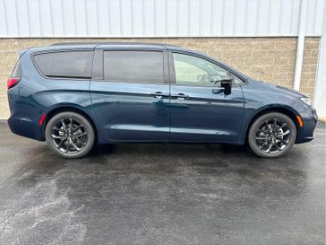 2025 Chrysler Pacifica Limited in a Fathom Blue Pearl Coat exterior color and Blackinterior. Wilmington Auto Center Chrysler Dodge Jeep Ram (937) 556-6430 wilmingtonautocentercdjr.com 