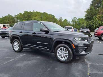 New 2025 Jeep Grand Cherokee Laredo X 4x4