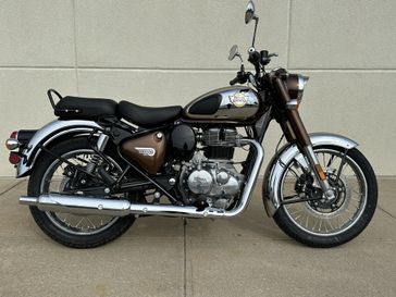 2023 Royal Enfield CLASSIC 350 in a CHROME BRONZE exterior color. Cross Country Powersports 732-491-2900 crosscountrypowersports.com 