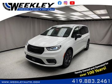 New 2026 Chrysler Pacifica Select