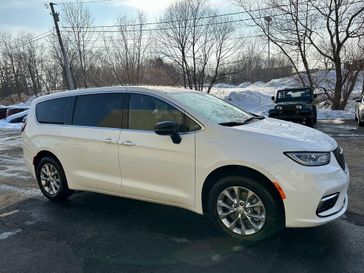 New 2026 Chrysler Pacifica Select Awd