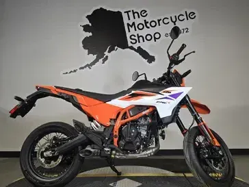 2026 KTM 390 SMC R 