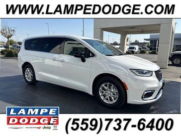 New 2026 Chrysler Pacifica Select