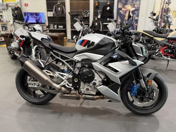 2026 BMW M 1000 R