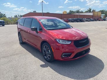 New 2026 Chrysler Pacifica Select