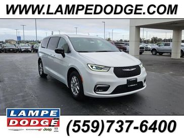 New 2026 Chrysler Pacifica Select