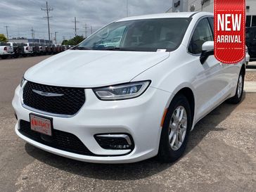 Used 2023 Chrysler Pacifica Touring L