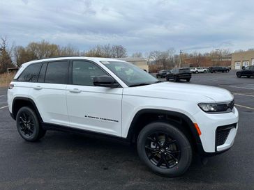 New 2026 Jeep Grand Cherokee Laredo Altitude 4x4
