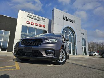 Used 2022 Chrysler Pacifica Touring L