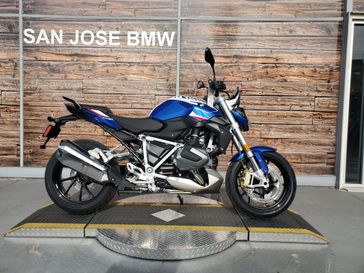 2023 BMW R 1250 R in a Racing Blue Metallic exterior color. San Jose BMW Motorcycles 408-618-2154 sjbmw.com 