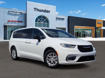 New 2026 Chrysler Pacifica Select
