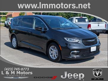 Used 2023 Chrysler Pacifica Touring L