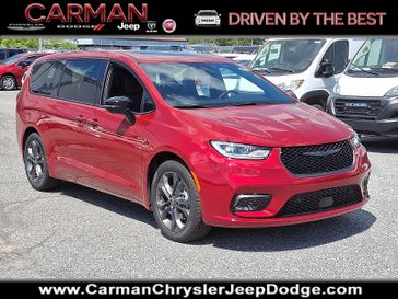 New 2026 Chrysler Pacifica Select