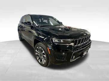 2024 Jeep Grand Cherokee Overland 4x4 in a Diamond Black Crystal Pearl Coat exterior color and Global Blackinterior. Sheridan Motors CDJR 307-218-2217 sheridanmotor.com 