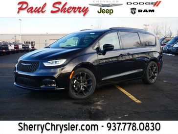 New 2026 Chrysler Pacifica Select