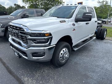 2025 RAM 3500 Tradesman Crew Cab Chassis 4x4 60' Ca