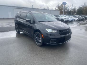 Used 2022 Chrysler Pacifica Limited
