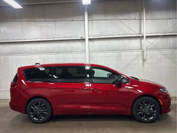 New 2026 Chrysler Pacifica Select