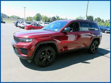 Used 2022 Jeep Grand Cherokee Altitude