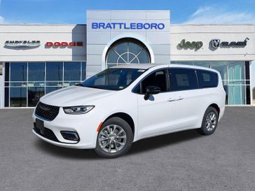 New 2026 Chrysler Pacifica Select Awd