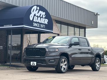 New 2027 RAM 1500 Express Crew Cab 4x4 5'7' Box
