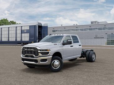 New 2026 RAM 3500 Tradesman Crew Cab Chassis 4x4 60' Ca