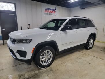New 2026 Jeep Grand Cherokee Laredo X 4x4 in a Bright White Clear Coat exterior color and Global Blackinterior. Jensen Chrysler Dodge Jeep Ram 507-354-0542 jensenchryslerdodgejeepram.com 