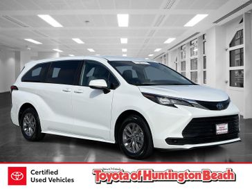 Used 2025 Toyota Sienna LE