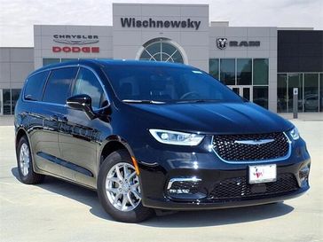 New 2026 Chrysler Pacifica Select