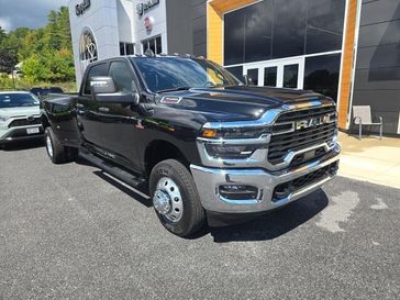 New 2025 RAM 3500 Tradesman Crew Cab 4x4 8' Box