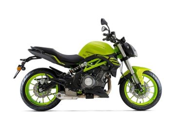 2022 Benelli 302S in a Green exterior color. Parkway Cycle (617)-544-3810 parkwaycycle.com 