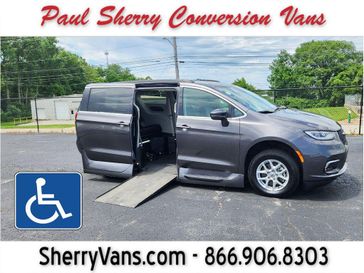 Used 2022 Chrysler Pacifica Touring L