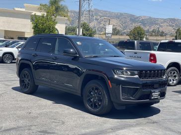 New 2026 Jeep Grand Cherokee Laredo Altitude 4x2
