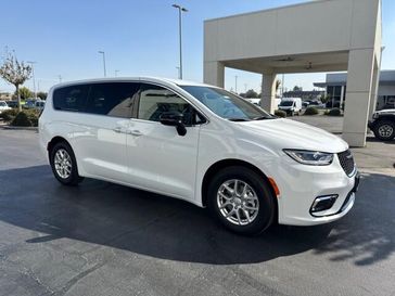 New 2026 Chrysler Pacifica Select
