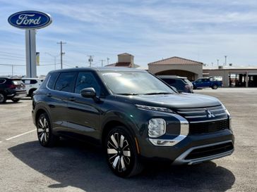 Used 2025 Mitsubishi Outlander SE