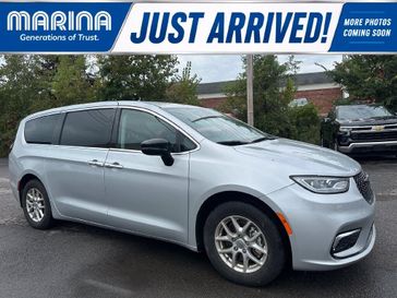 Used 2024 Chrysler Pacifica Touring L