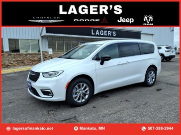 New 2026 Chrysler Pacifica Select Awd