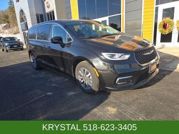 Used 2024 Chrysler Pacifica Hybrid Select