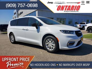 New 2026 Chrysler Pacifica Select