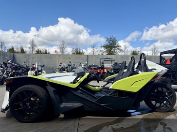 Used 2021 Slingshot S TECH AUTODRIVE 49ST WHT LGTNG S with Technology Package 