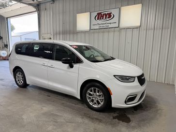 Used 2024 Chrysler Pacifica Touring L